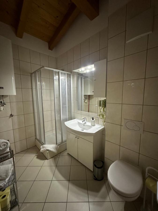 Leo Apart 2 Radfeld Bagian luar foto
