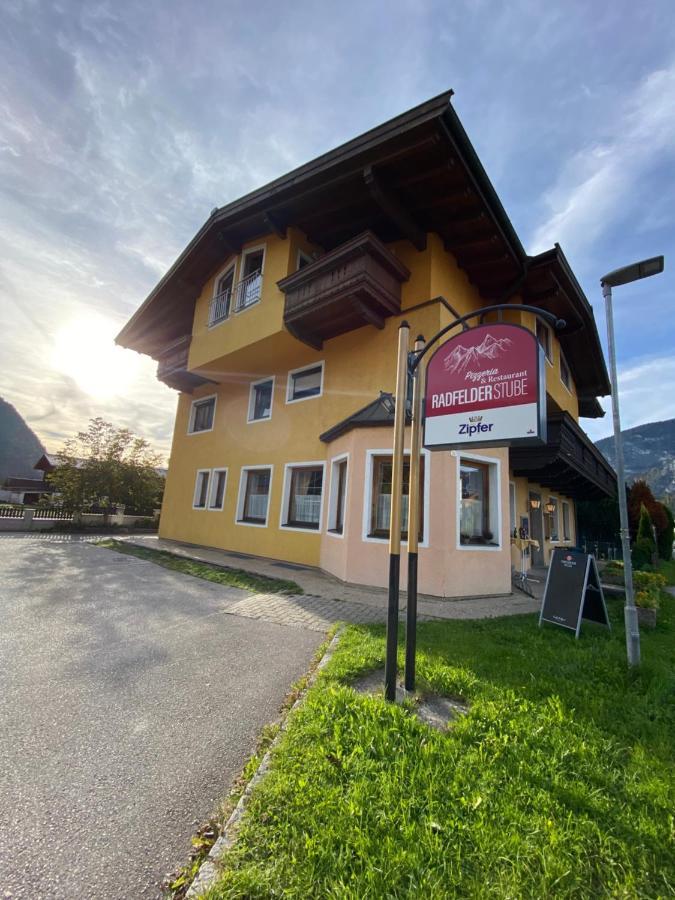 Leo Apart 2 Radfeld Bagian luar foto